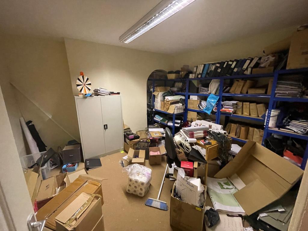 Lot: 114 - TOWN CENTRE COMMERCIAL INVESTMENT - Store room